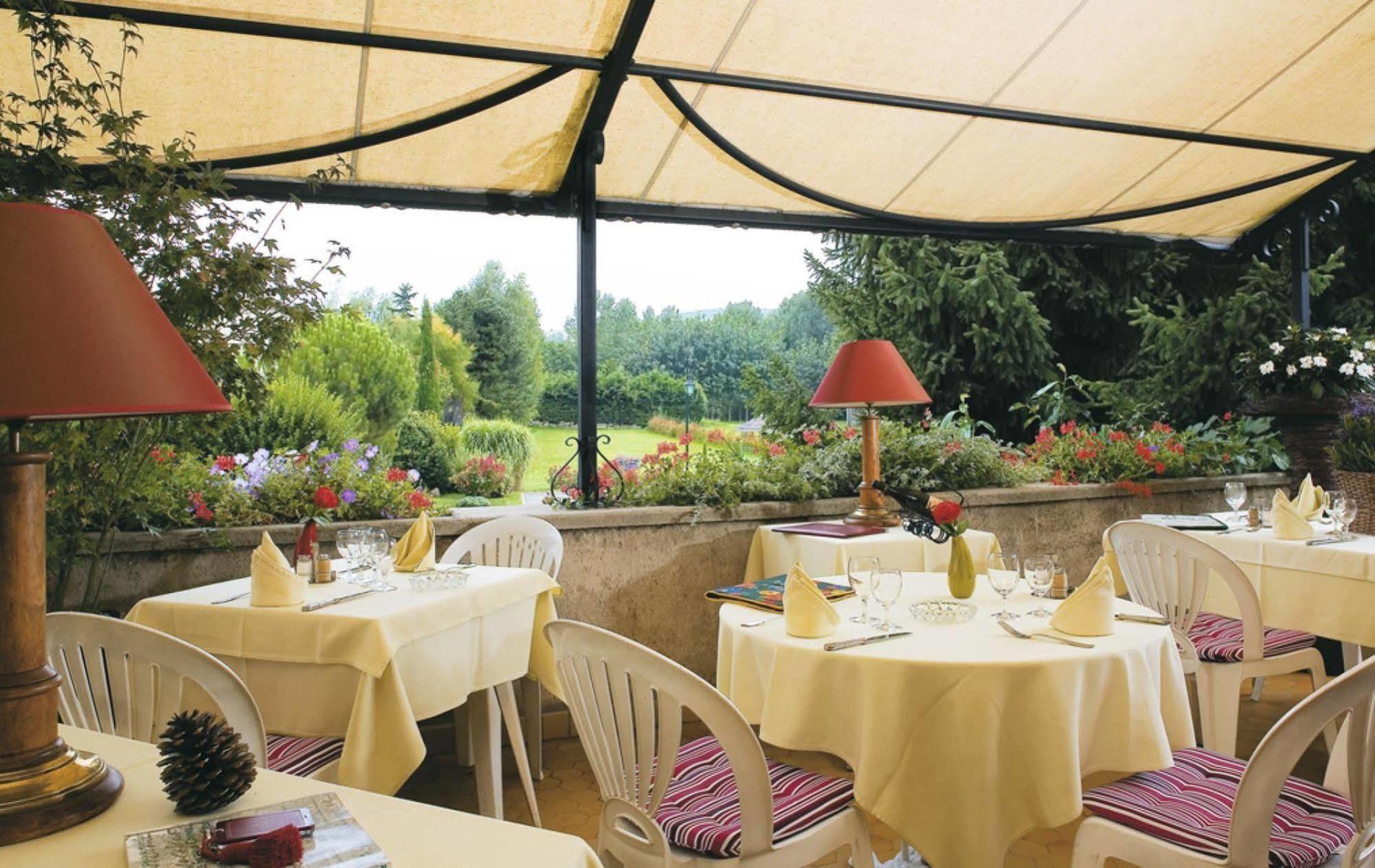 Logis Hotel-Restaurant Le Relais أوتريف المظهر الخارجي الصورة