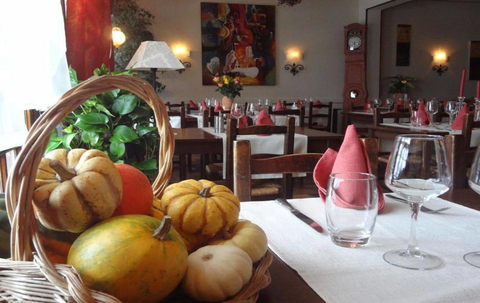 Logis Hotel-Restaurant Le Relais أوتريف المظهر الخارجي الصورة
