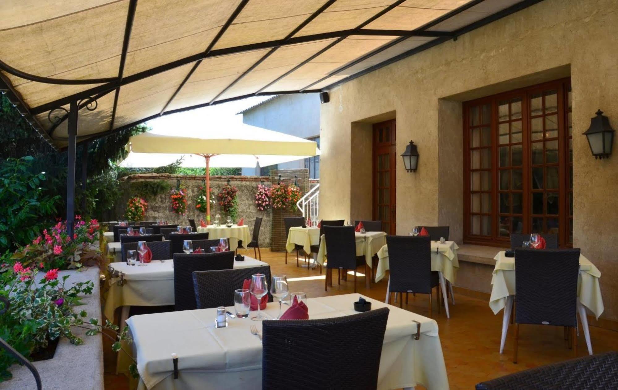 Logis Hotel-Restaurant Le Relais أوتريف المظهر الخارجي الصورة