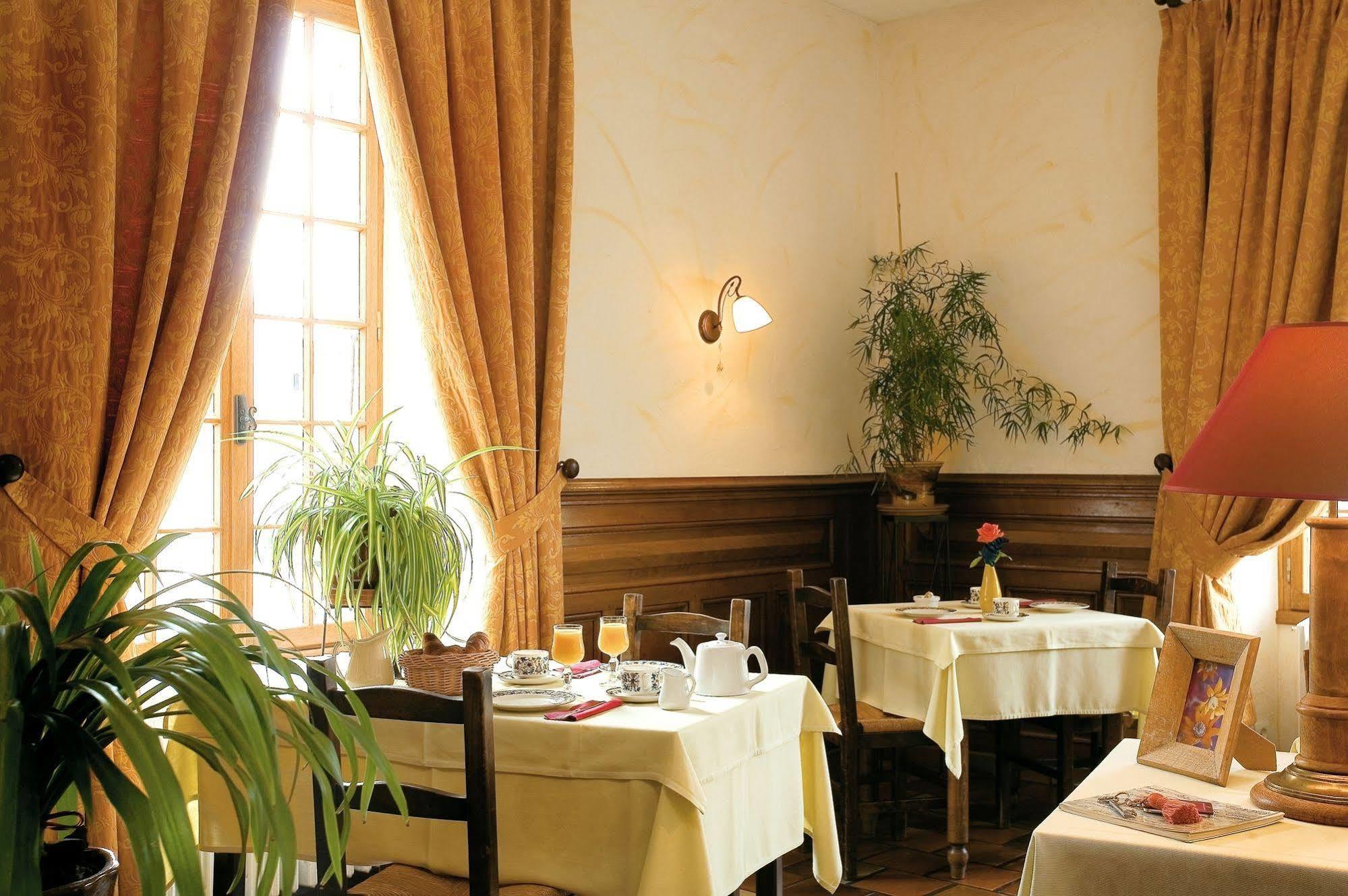 Logis Hotel-Restaurant Le Relais أوتريف المظهر الخارجي الصورة